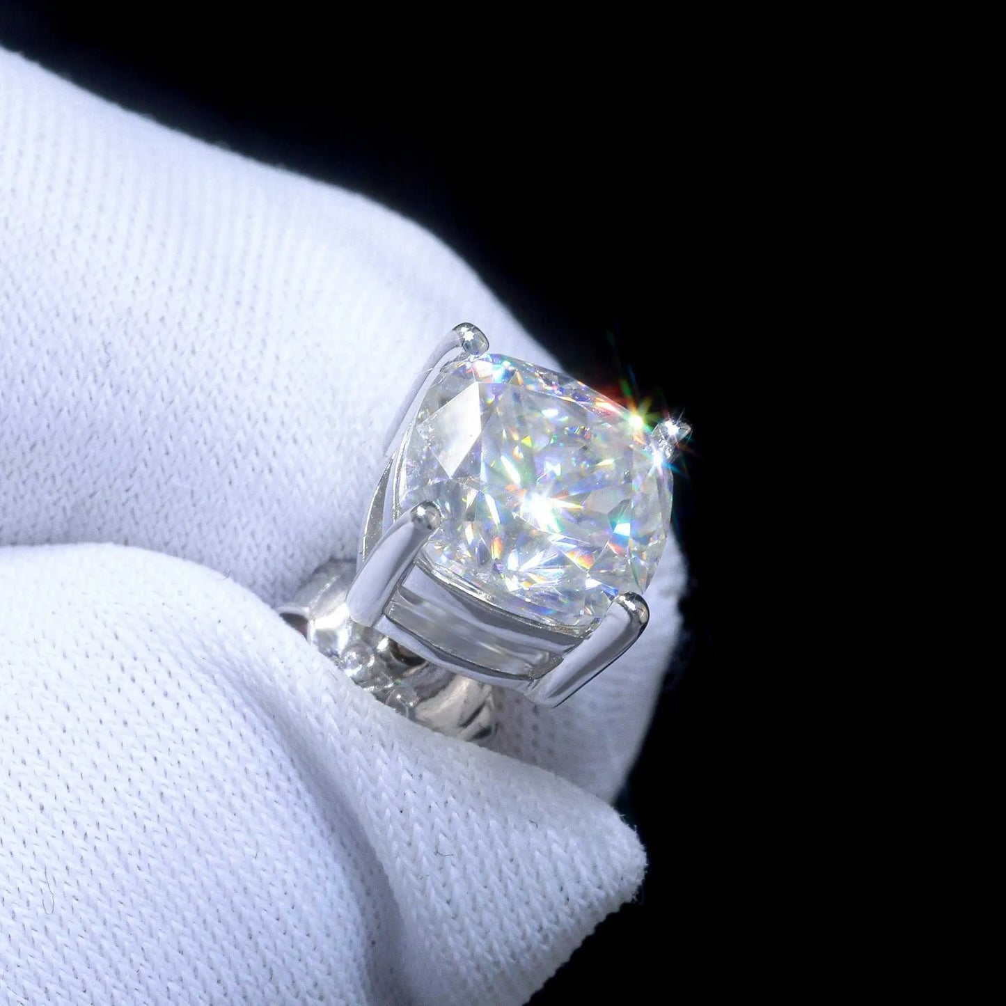 0.5-3 Carat Moissanite Studs