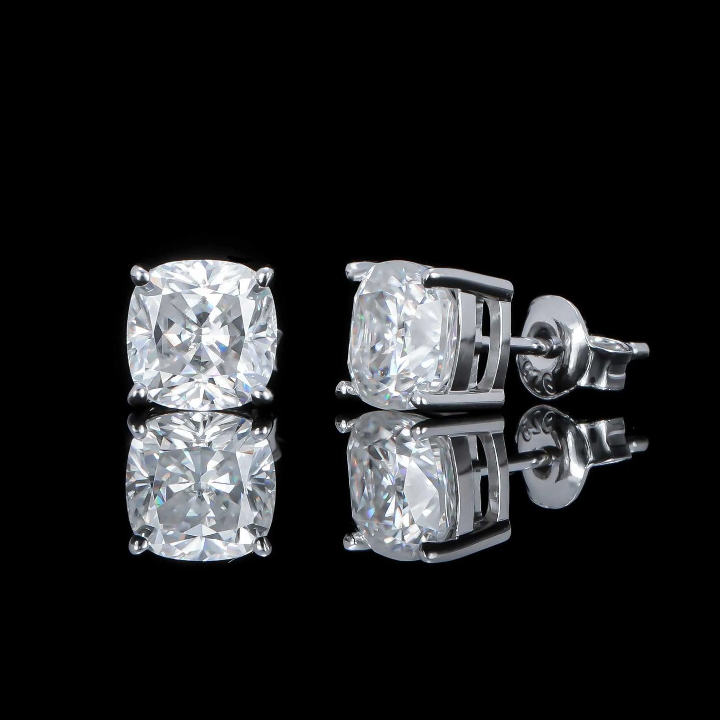 0.5-3 Carat Moissanite Studs