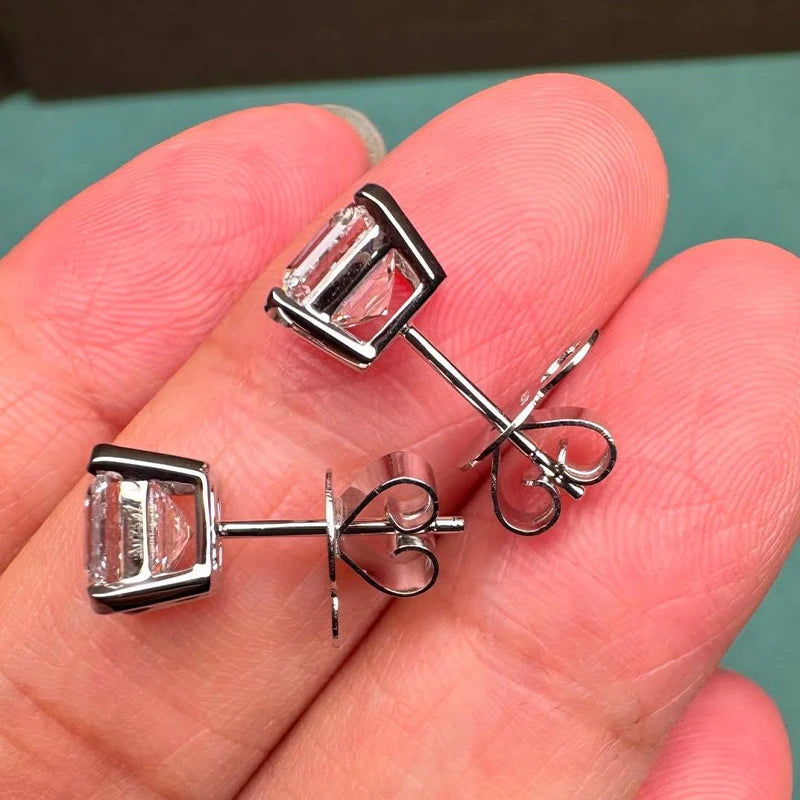 0.5-3 Carat Moissanite Studs